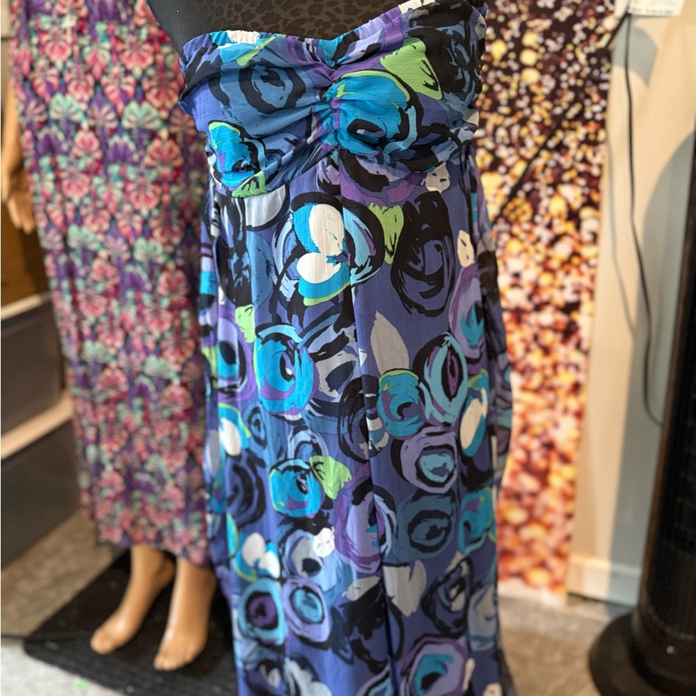 Elegant Blue Floral Strapless Dress